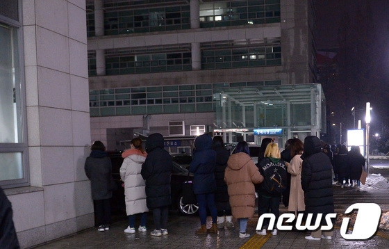 Nhiều nghệ sĩ Hàn hủy show vì Jonghyun (SHINee) qua đời